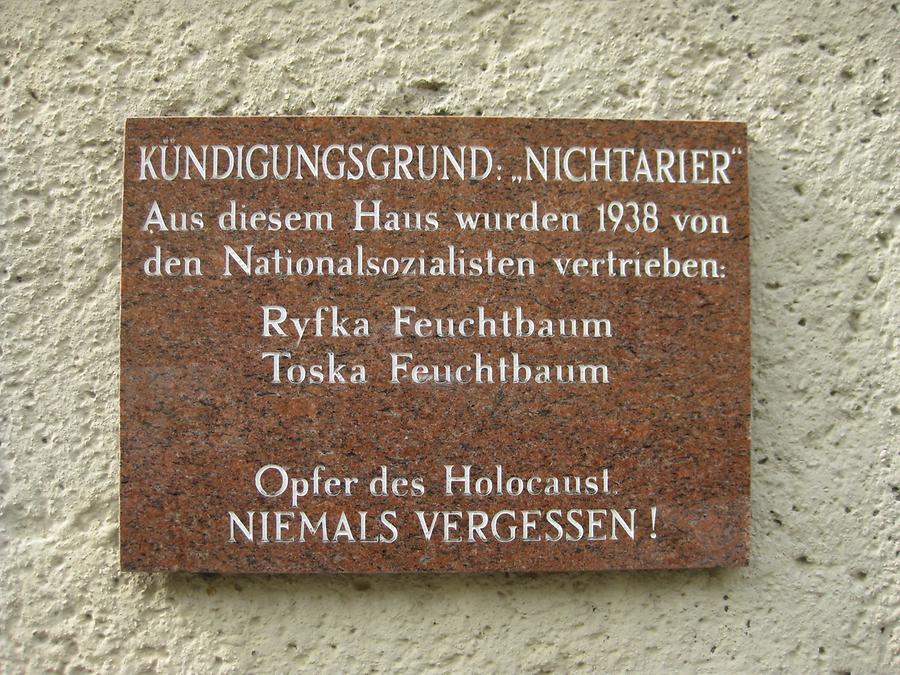 Friedrich Engels-Hof- Erinnerungstafel 'Kündigungsgrund Nichtarier'
