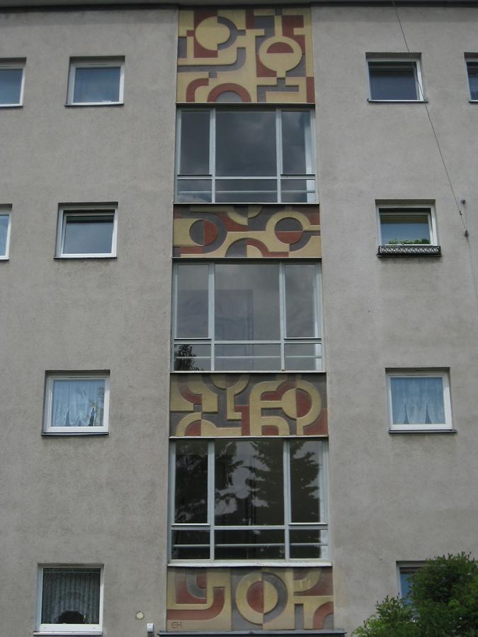 Abstrakt-dekoratives Sgraffito von Ernst Höffinger 1968