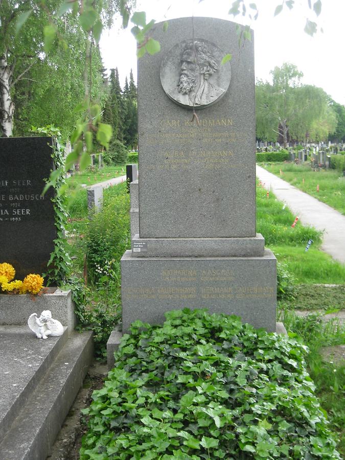 Grab von Karl Kundmann, Bildhauer 1838-1919