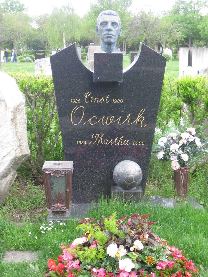Grab von Ernst Ocwirk, Fußballer 1926-1980