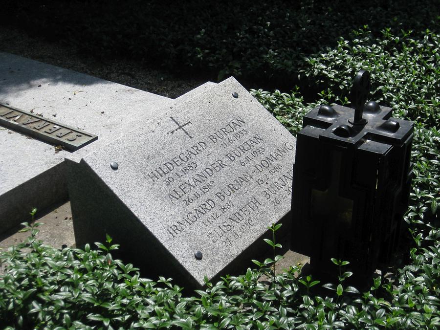 Grab von Hildegard Burjan, Gründerin der Caritas Socialis, Sozialpolitikerin 1883-1933, Grabinschrift