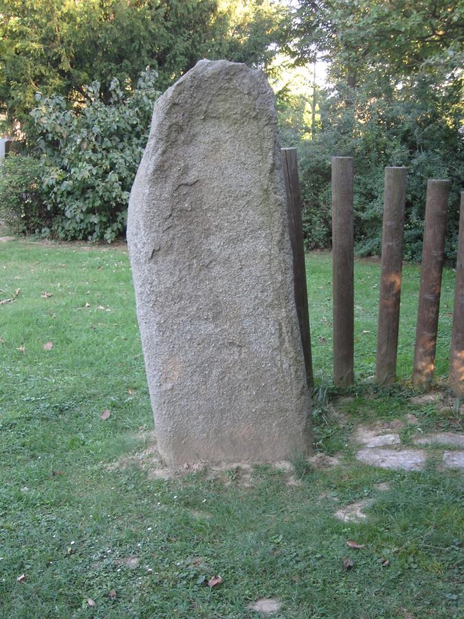 Park der Ruhe und Kraft, Menhiri