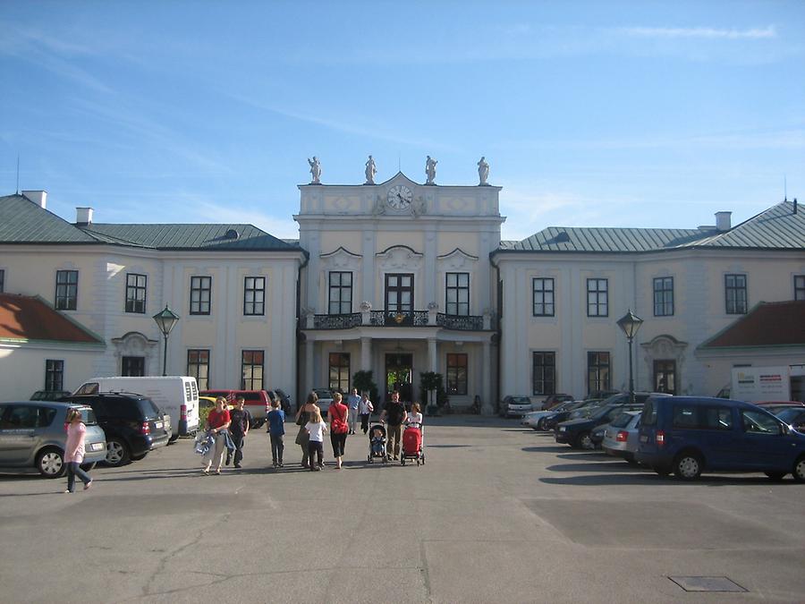 Schloss Hetzendorf von Straßenseite