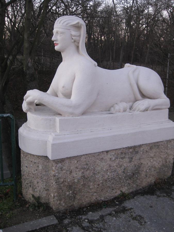 Sphinx (rechts)