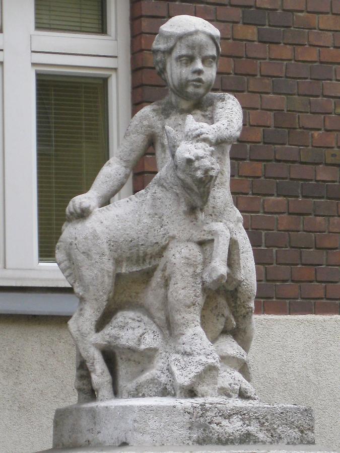 Putto mit Zicklein (rechts)