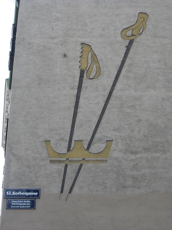 Korbergasse 12 Arndtstraße 28- Sgraffito 'Skistöcke'