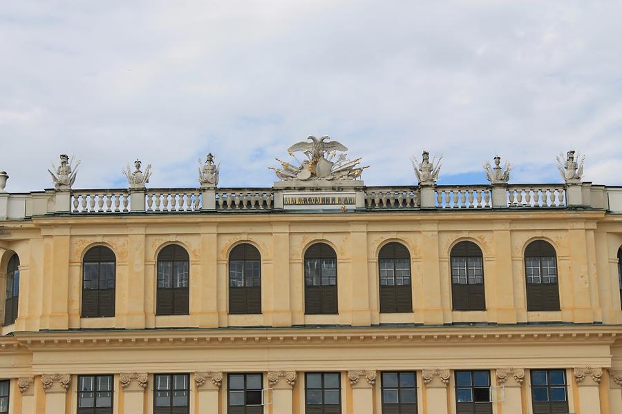 'Vogeluhr' auf der Parkseite