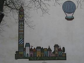 Wandmosaik 'Häuser und Ballon, Die fröhliche Stadt' von Hans Fabigan 1960
