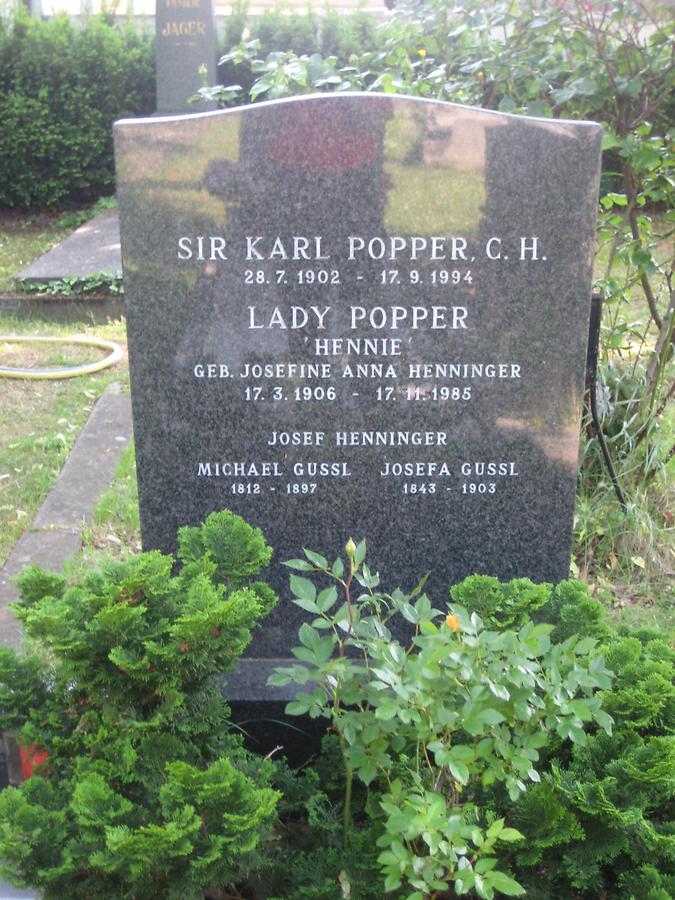 Grab von Sir Karl Popper, Philosoph, Wissenschaftstheoretiker 1902-1994