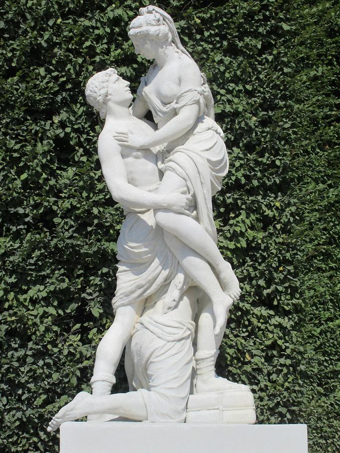 'Der Raub der Helena' Statue von W. Beyer