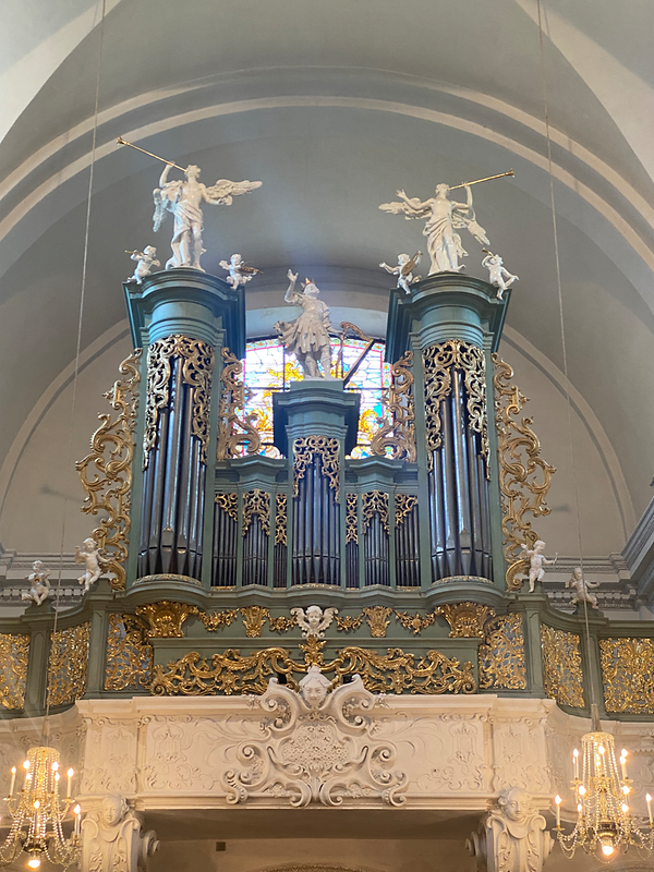 Pfarr- und Wallfahrtskirche Mariabrunn - Engel mit Posaune auf Sonnholz-Orgel