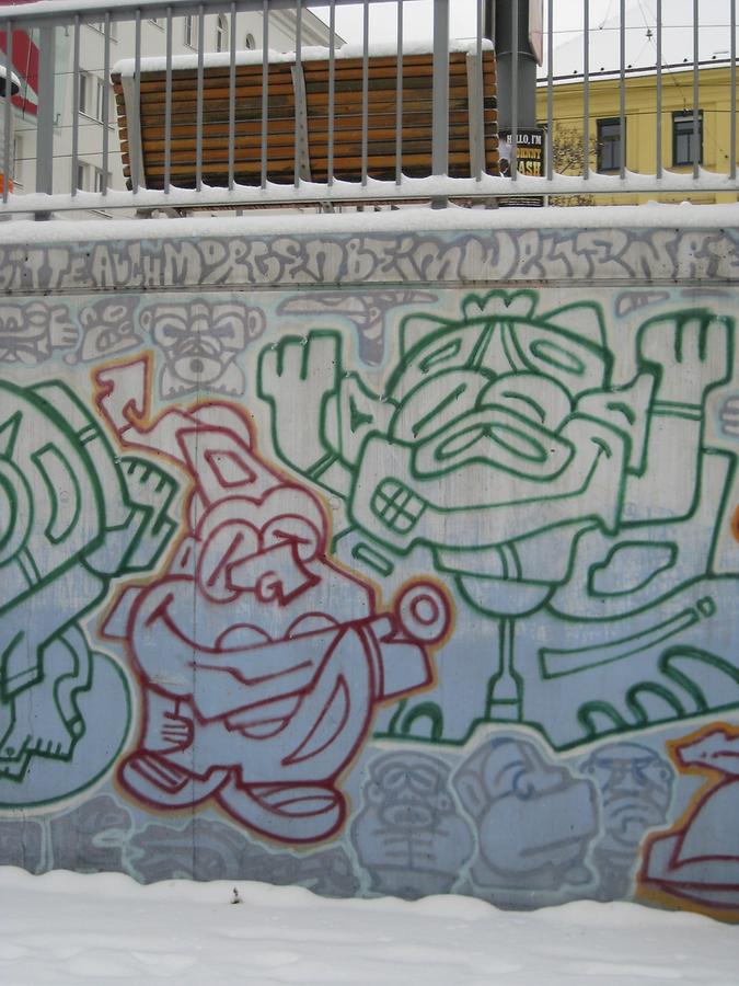 Graffitiwand kreiert von Christine und Irene Hohenbüchler 2004