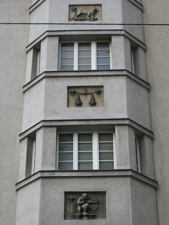 Sternzeichenreliefs