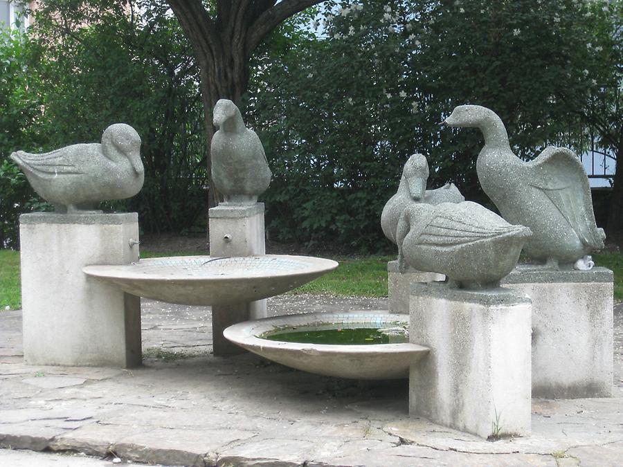 Entenbrunnen von Margarete Bistron-Lausch 1957