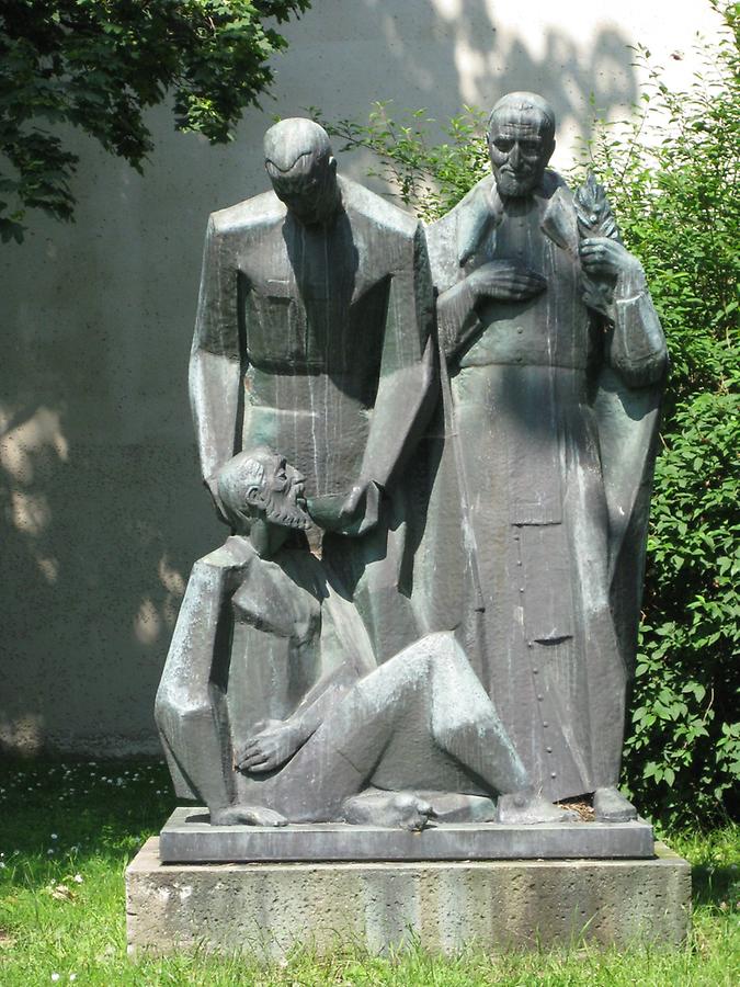 Skulptur 'Der Dürstende bekommt Wasser' von O. Cicatka 1971