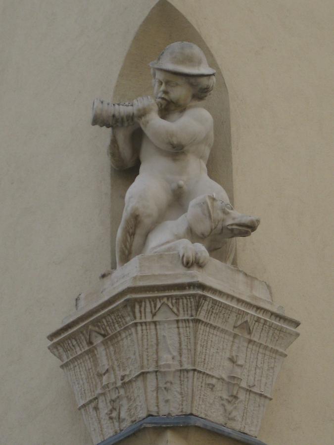 Wandputto mit Hund