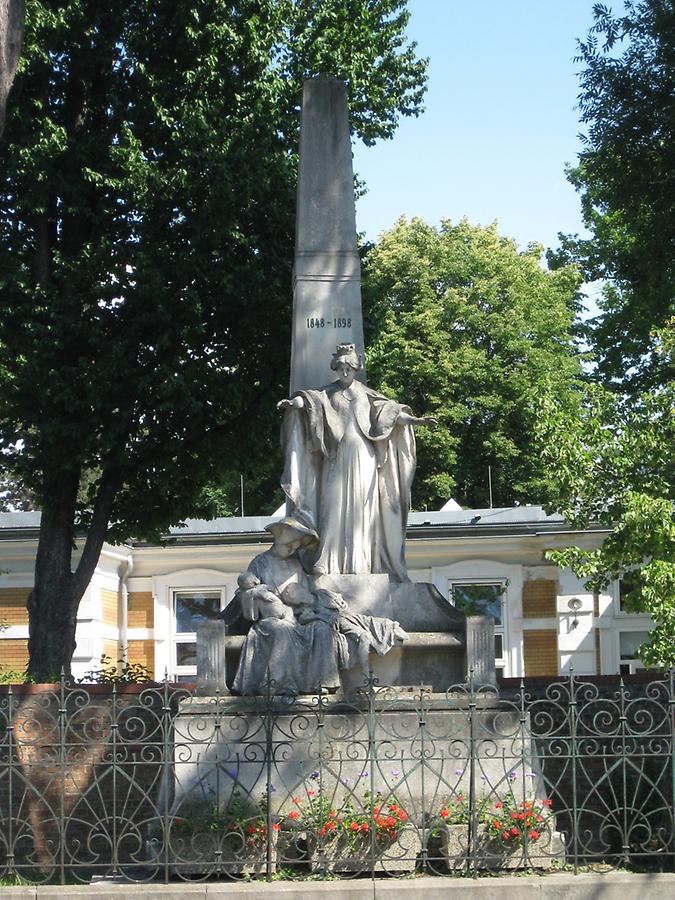 Denkmal mit Allegorie &#39;Austria&#39; zur Errichtung des Kaiser Franz Josefs -Kinderspitals