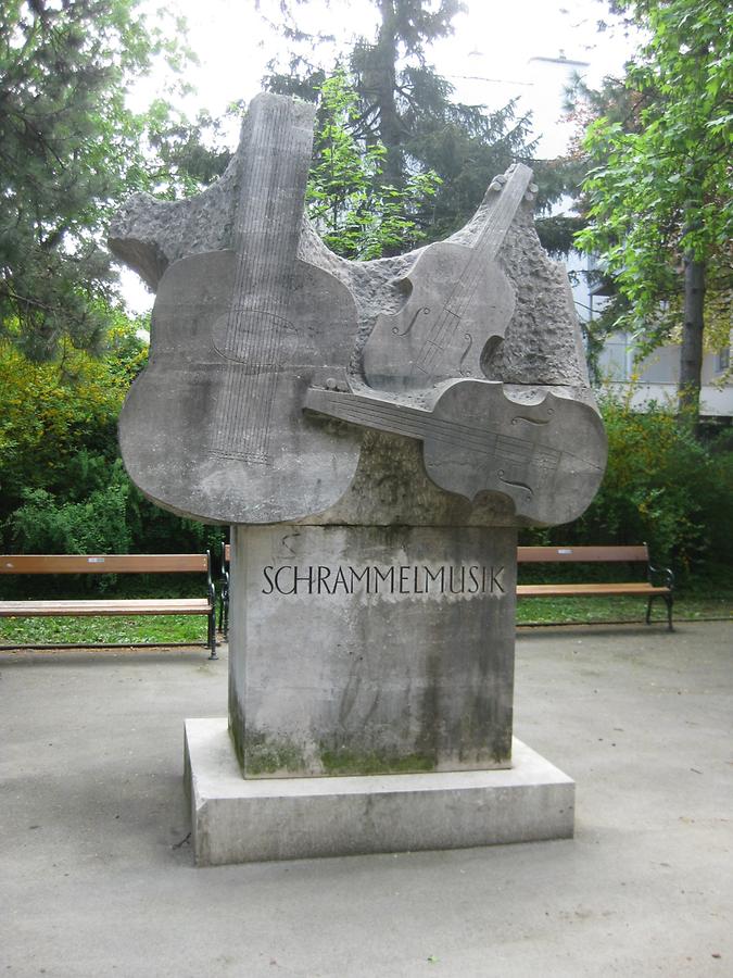 Johann und Josef Schrammel-Denkmal (Schrammelmusik) von Eduard Robitschko 1967