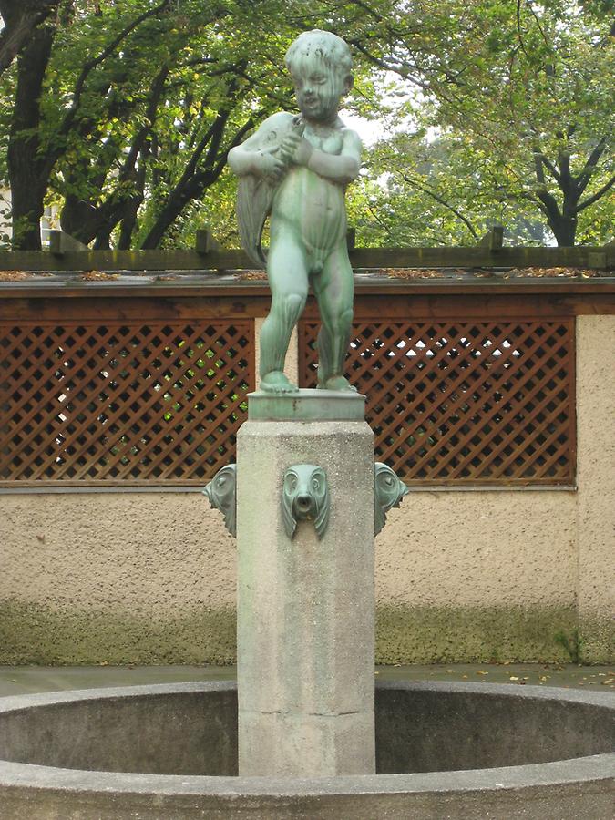 Zierbrunnen mit Bronzeputto von Fritz Zerritsch 1925