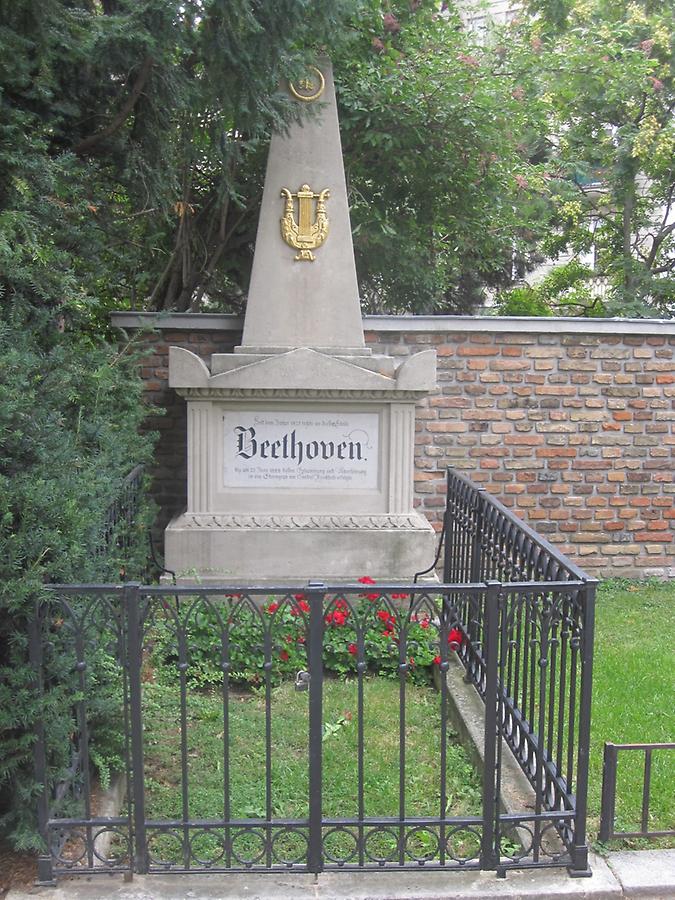 aufgelassene Ruhestätte von Ludwig van Beethoven im Währinger Ortsfriedhof