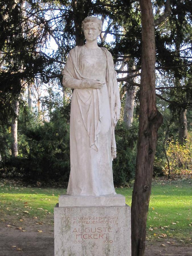 Auguste Fickert Denkmal von Franz Seifert