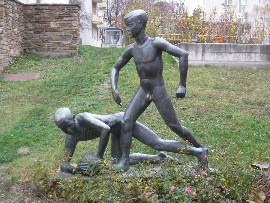 Bronzeskulptur 'Zwei spielende Knaben' von Rudolf Schmidt 1959