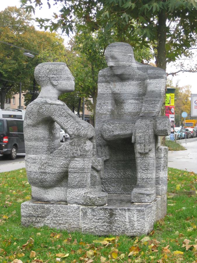 Skulptur 'Männer im Gespräch' von Hilde Uray 1961