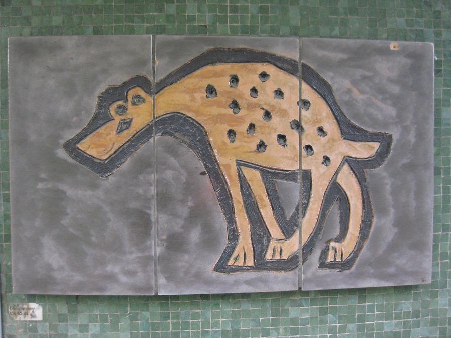 Hauszeichenrelief 'Hyäne' von Egon Haug