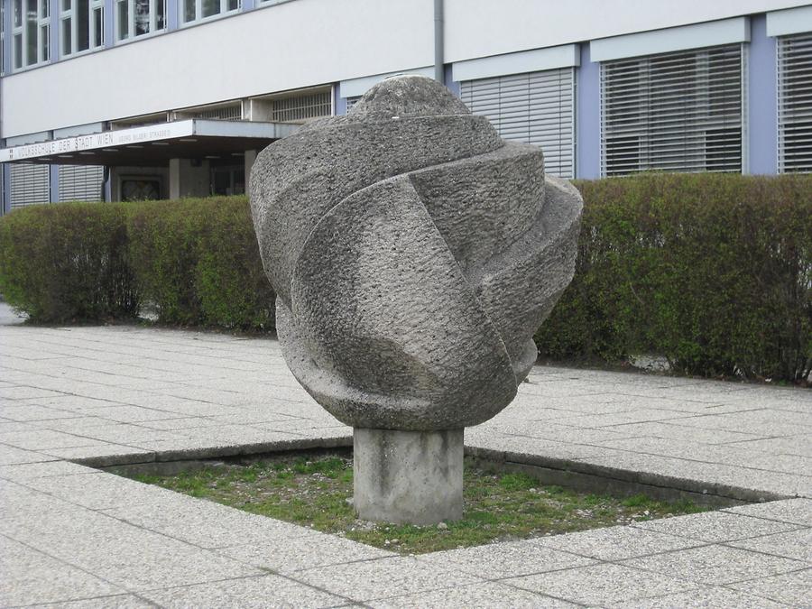 Steinplastik 'Perigon' von Herbert Schwarz 1974