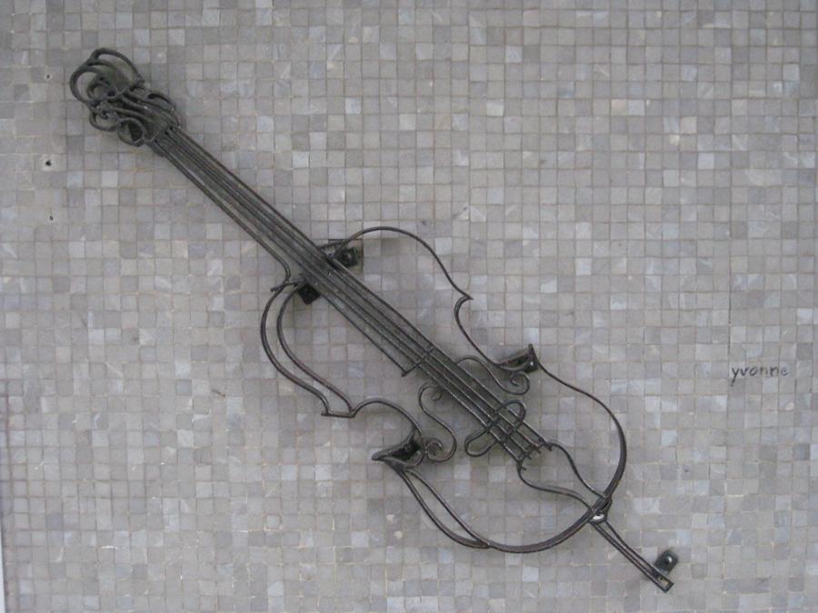 Eisenbandplatte 'Violine' von Hans Fabigan 1964
