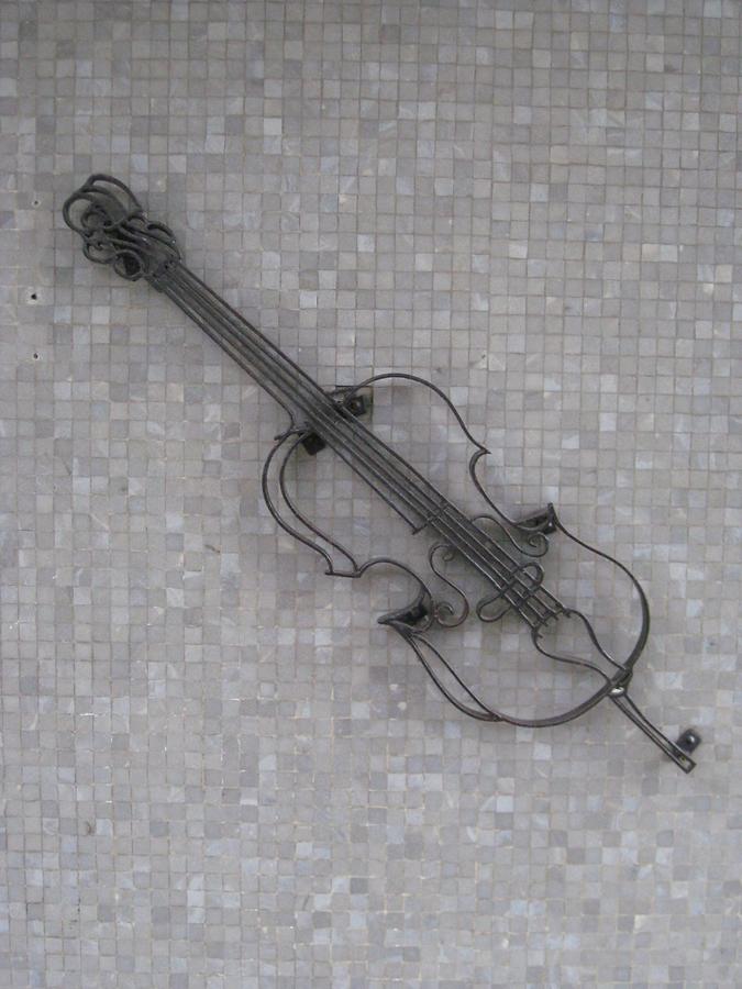 Eisenbandplatte 'Violine' von Hans Fabigan 1964