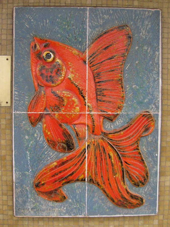 Keramikrelief 'Fisch' von Hannes Neubauer 1964