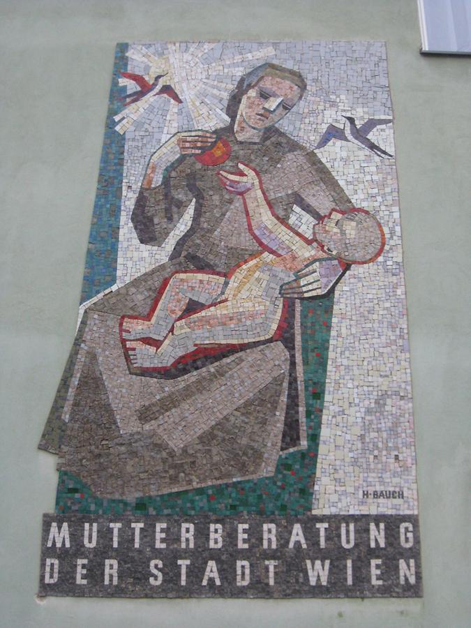 Wandmosaik 'Mutter mit Kind' von Hermann Bauch 1959