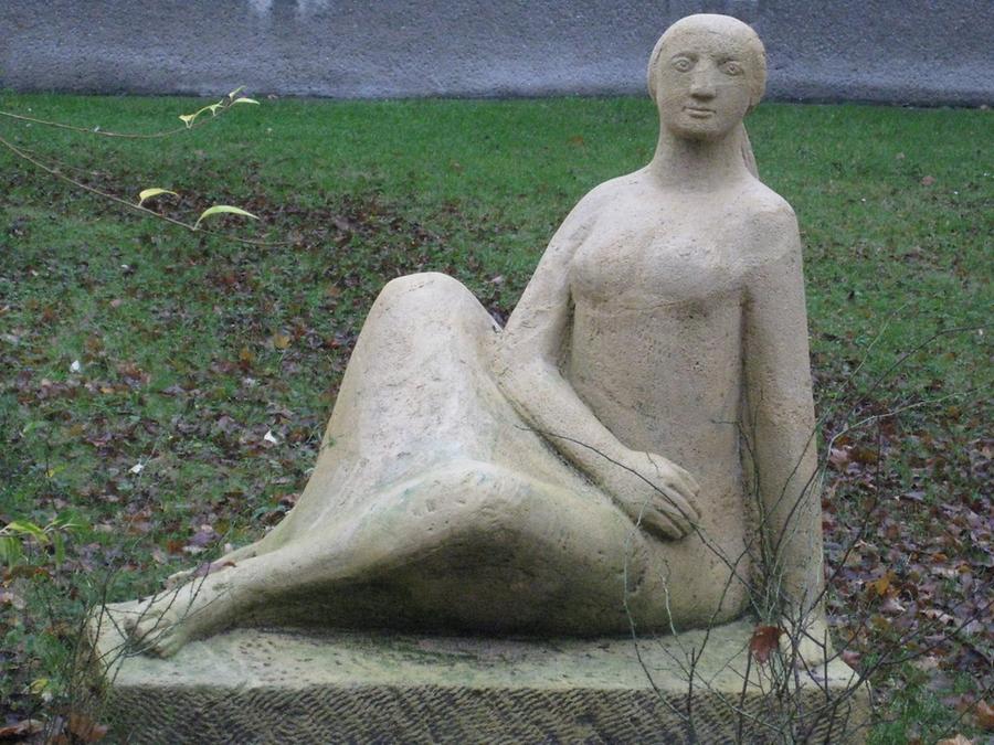 Plastik 'Sitzende Frau' von Oskor Bottoli 1959