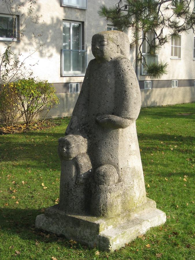 Plastik 'Mutter mit Kindern' von Alfred Matzke 1964