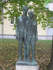 Bronzeplastik 'Junge Menschen' von Siegfried Charoux 1965