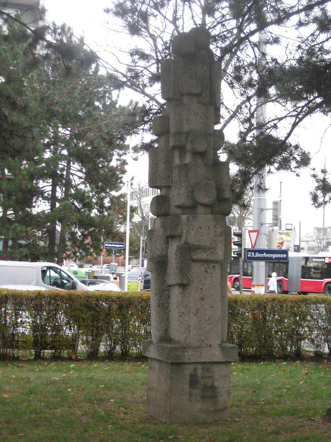 Skulptur 'Obelisk' von Rudolf Schwaiger 1962