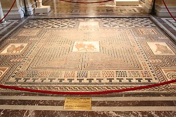 1010 Burgring - Kunsthistorisches Museum - röm. 'Theseus-Mosaik' mit Labyrinth-Motiv 4.Jh. n.Chr., © Dr. Ewald Judt