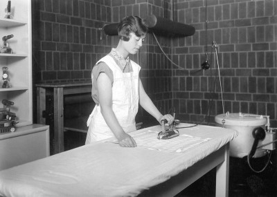 Frau beim Bügeln, © IMAGNO/Austrian Archives (S)