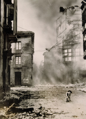 Das bombardierte Guernica, © IMAGNO/Austrian Archives (S)