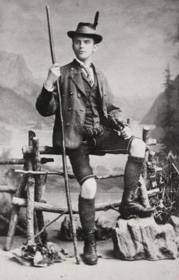 Städter auf Sommerfrische als Jäger verkleidet, © IMAGNO/Austrian Archives