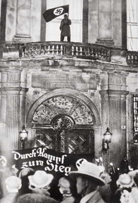 Hissen der Nazi-Fahne am Ballhausplatz, © IMAGNO/Austrian Archives