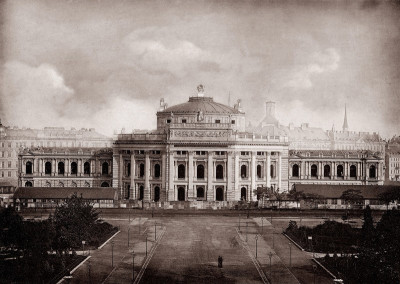 Blick vom Rathausturm auf das  Burgtheater, © IMAGNO/Austrian Archives
