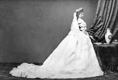 Kaiserin Elisabeth in der Krönungsrobe, © IMAGNO/ÖNB