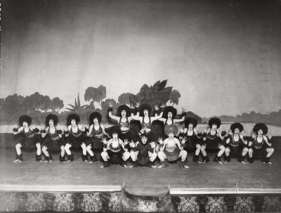 Urwaldszene in der Revue 'Wien lacht wieder!', © IMAGNO/Österr. Theatermuseum