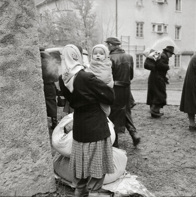 Mutter und Kind in einem Flüchtlingslager, © IMAGNO/Barbara Pflaum