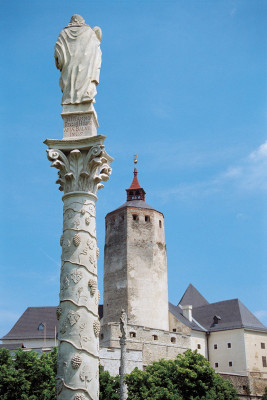 Die Weinsäulen vor der Burg Forchtenstein, © IMAGNO/Gerhard Trumler