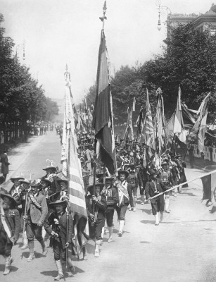 Tiroler Schützen beim Festzug, © IMAGNO/Austrian Archives