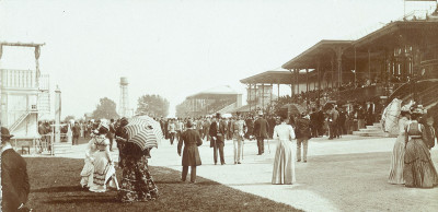 Zuschauer auf der Pferderennbahn Freudenau, © IMAGNO/Austrian Archives