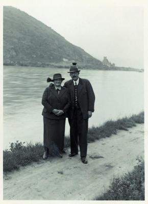Mann und Frau in älteren Jahren, © IMAGNO/Skrein Photo Collection